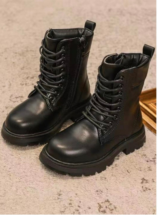 Μποτάκια δερμάτινα μαύρα με φερμουάρ και επένδυση 25-30