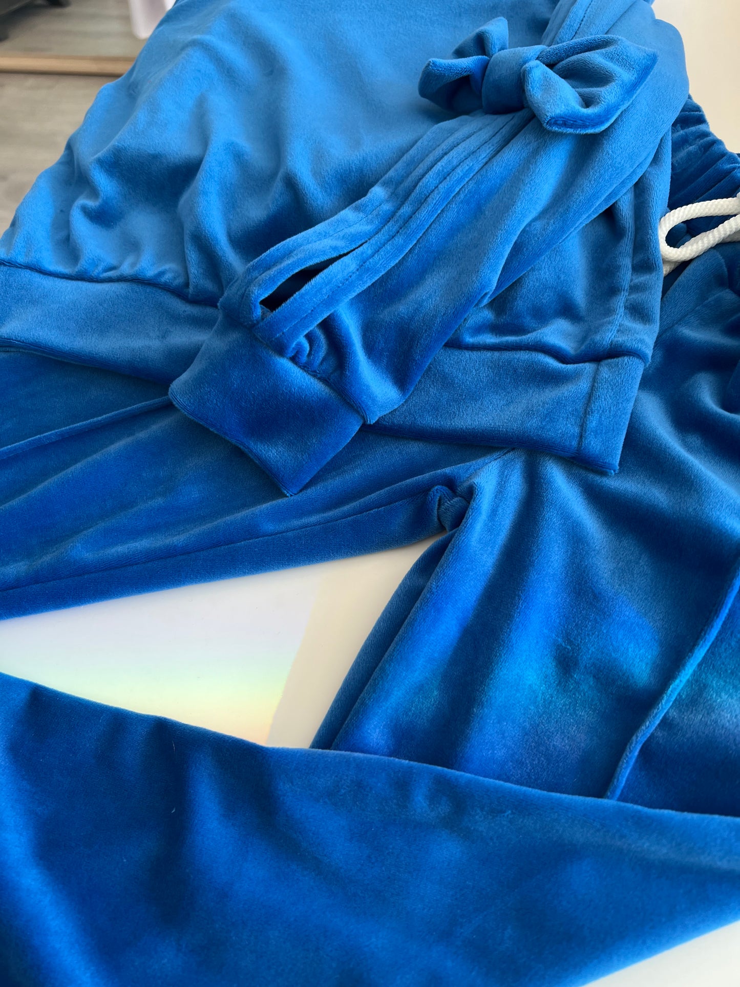 Βελούδινο σετ με φιόγο 2-12Υ