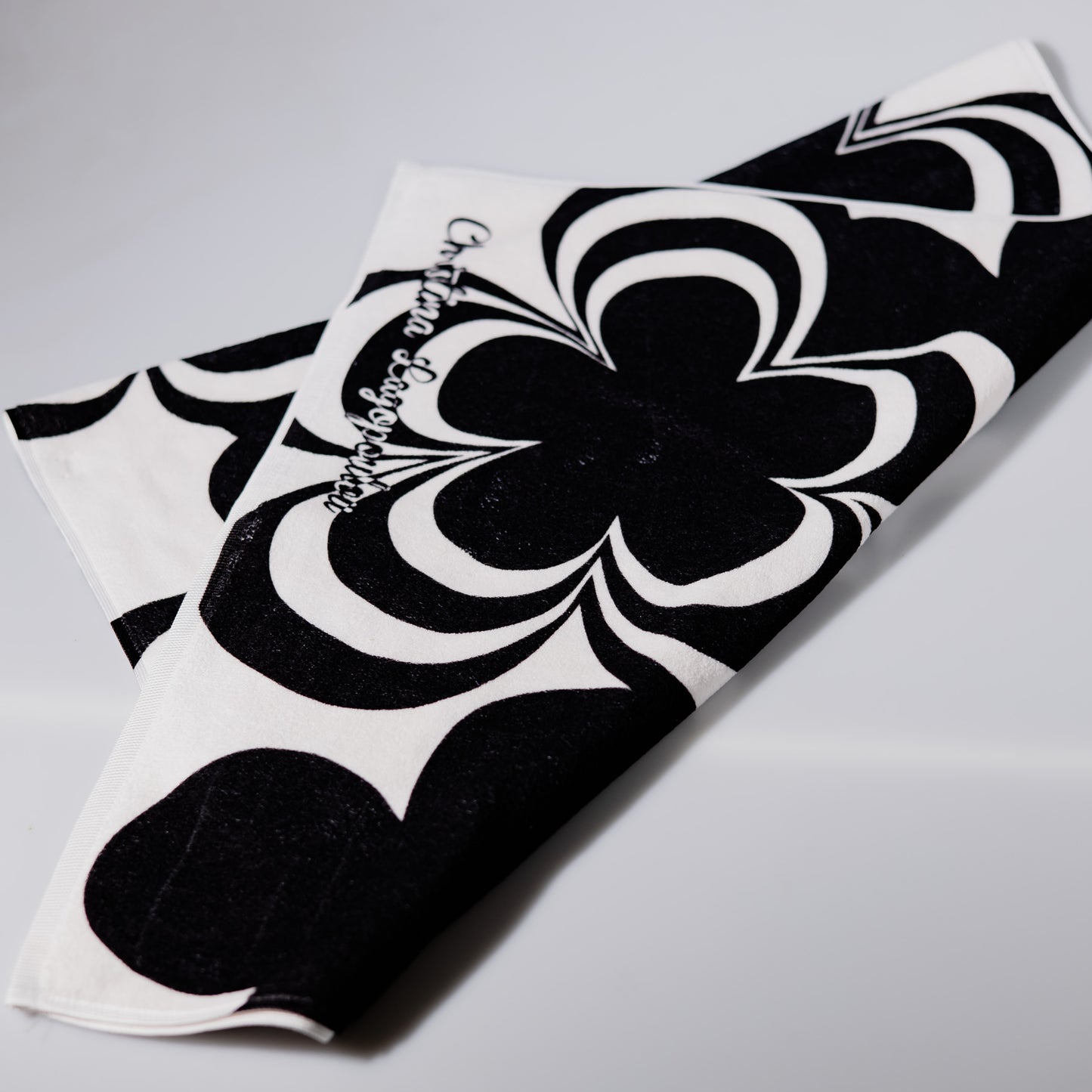 Black & white bloom πετσέτα