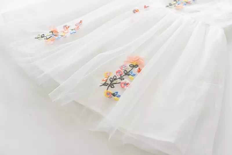 Λευκό Τutu φόρεμα με κεντημένα λουλούδια 2-8y
